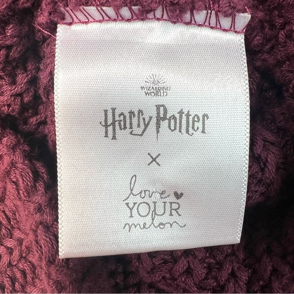 Harry Potter x Love Your Melon Burgundy Knit Beanie Hat Lightning Bolt Patch - Picture 3 of 8